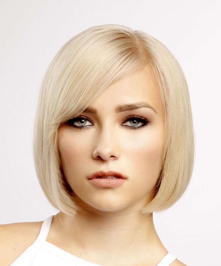 بوب أشقر فاتح مستقيم مع غرة جانبية لسهولة الصيانة في تسريحات شعر